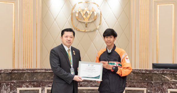 ฮีโรตัวจริง ! นายศุภชัย เจียรวนนท์ ซีอีโอเครือซีพี มอบรางวัล “ซีพีอาสา ร้อยเรียงความดี” แก่พนักงานเซเว่นที่ช่วยแมวตกน้ำ