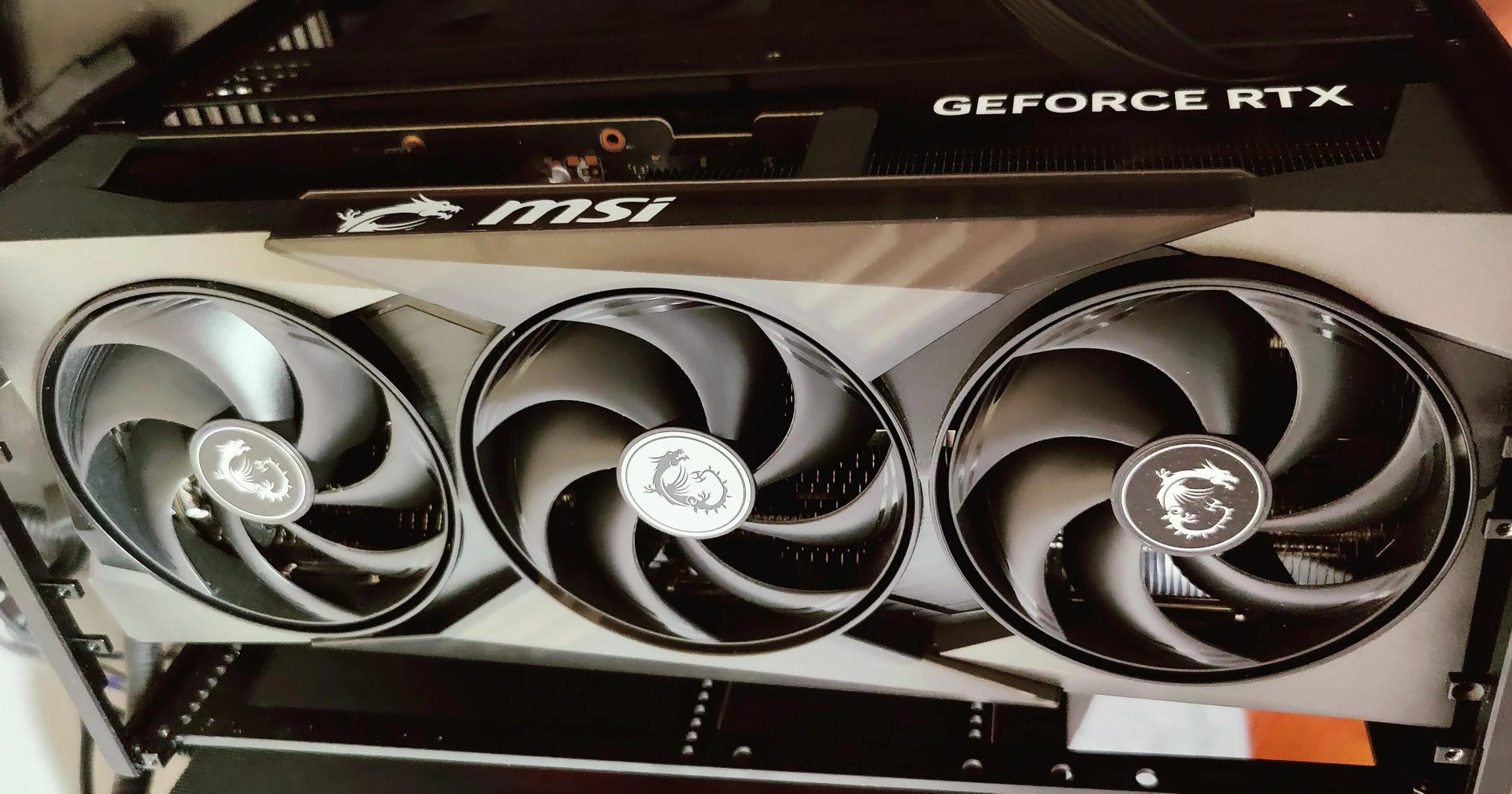 เจ้าของ RTX 5090 จากค่ายดัง ชี้สาย 12VHPWR ไหม้จนสร้างความเสียหาย GPU และ PSU อีกแล้ว !