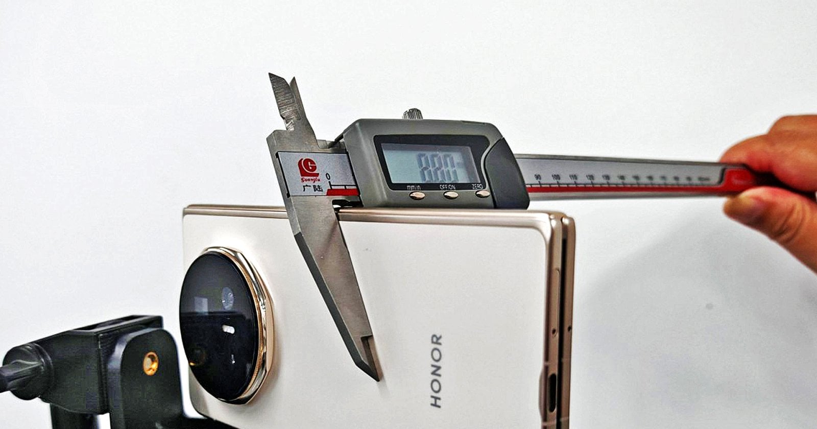Honor Magic V5 Thickness Test