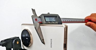 Honor Magic V5 Thickness Test