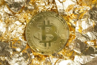 Bitcoin พุ่งทะลุ 121,000 เหรียญสหรัฐฯ ! เกือบ 4 ล้านบาท สูงสุดเป็นประวัติการณ์แซงหน้า Amazon