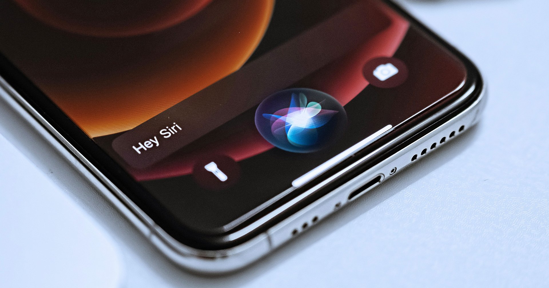 Apple เริ่มทดสอบ Siri เวอร์ชันใหม่ ร่วมกับแอป YouTube, Facebook : ก่อนปล่อยอัปเดตในปี 2026