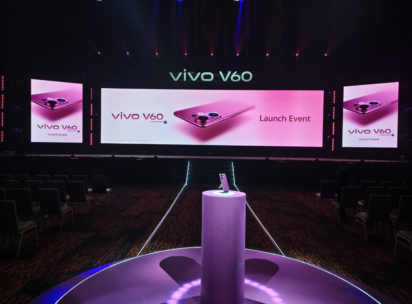 เปิดตัวแล้ว vivo V60 ราคา 15,999 กล้องซูเปอร์เทเลโฟโต้ครั้งแรกบน V Series เสิร์ฟช็อตโปรให้คนสวย