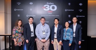 เปิดวิสัยทัศน์ “ธนิศร์-กรวัฒน์ เจียรวนนท์” บนเวที Forbes Under 30 Summit Asia 2025