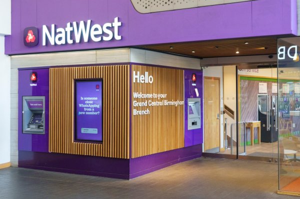ธนาคารอังกฤษ NatWest ฟื้นตัวแรง กำไรพุ่ง 30% แตะจุดสูงสุดในรอบ 17 ปี