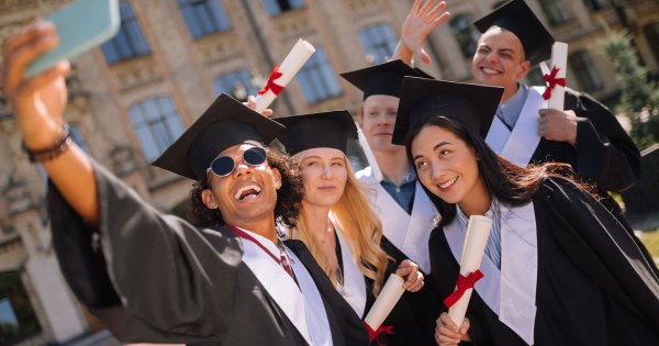 Gen Z เริ่มสงสัยใน ‘ใบปริญญา’ CEO บริษัทดังชี้ “คิดว่าเรียนจบครั้งเดียวแล้วจะพอใช้ไปตลอดชีวิต” เป็นเรื่องตลก