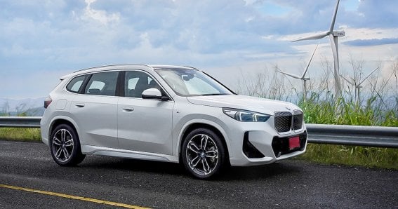 BMW iX1 L SAV ฐานล้อยาว เบาะหลังกว้างสะใจ ชาร์จ 32 นาทีวิ่ง 433 กม. !