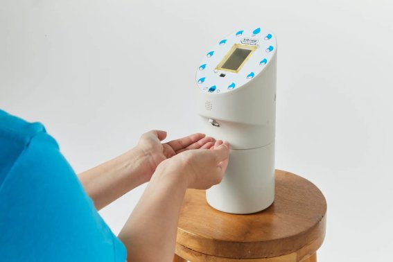 สมเป็นญี่ปุ่นสุดครีเอต ! เครื่องจ่ายสเปรย์ฆ่าเชื้อ ที่ต้อง​ ”ยิ้มก่อนถึงจะล้างมือได้”