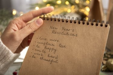ทำไม New Year’s Resolutions ถึงพังไม่เป็นท่า ? พร้อมวิธีแก้ให้ปีนี้ไม่เหมือนเดิม