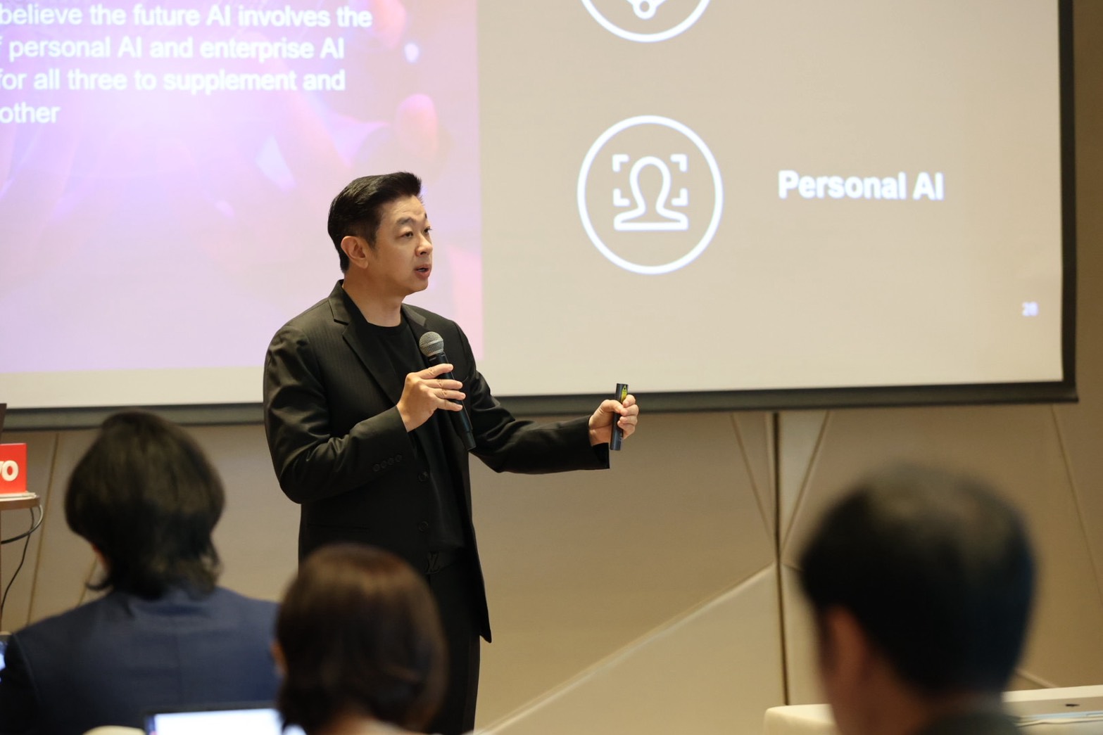คุณวรพจน์ ถาวรวรรณ จาก Lenovo กำลังพูดเกี่ยวกับทิศทางของ Lenovo ในปี 2026