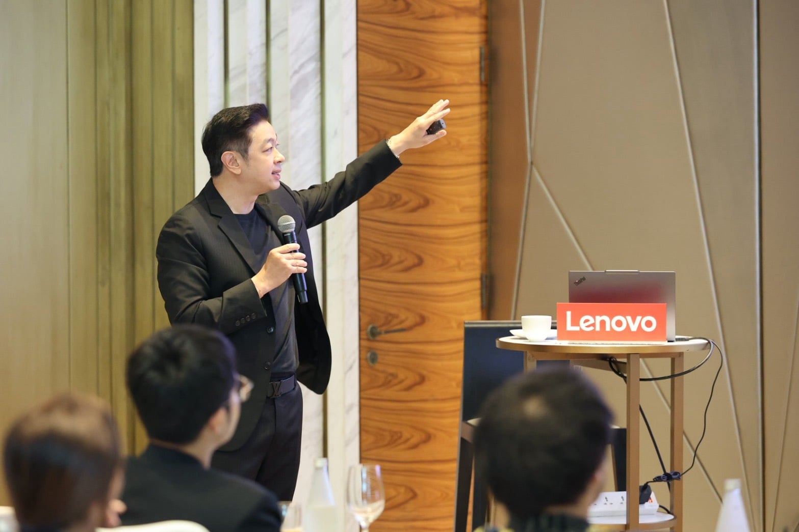 คุณวรพจน์ ถาวรวรรณ จาก Lenovo กำลังพูดเกี่ยวกับทิศทางของ Lenovo ในปี 2026