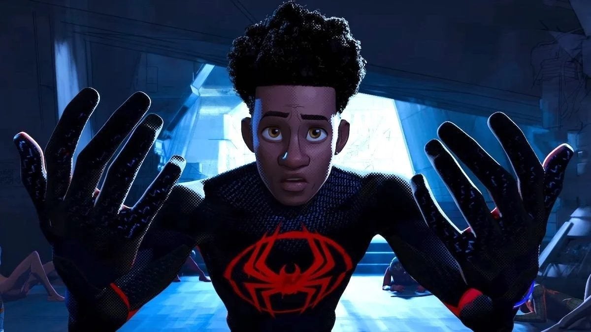 ไมล์ส โมราเลส (Miles Morales) ตัวละครสมมติที่เป็นหนึ่งในตัวต้นของสไปเดอร์แมนซึ่งเป็นคนผิวดำ