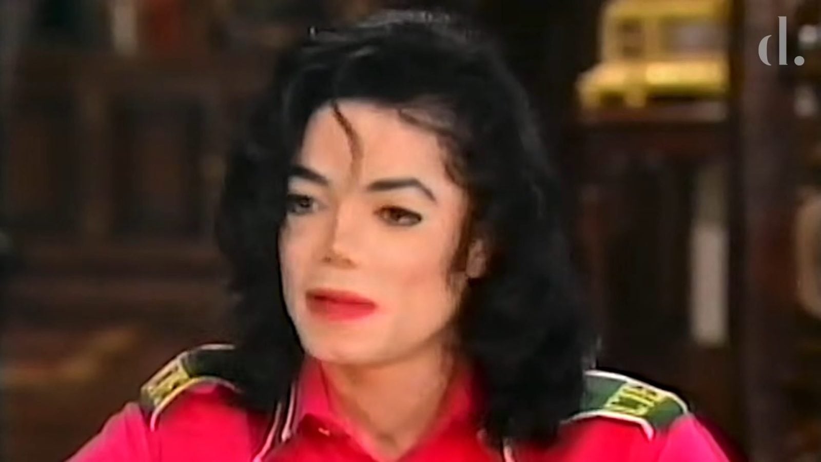 ภาพการสัมภาษณ์ระหว่างไมเคิล แจ็กสัน กับ โอปราห์ วินฟรีย์ ในปี 1993 ถึงข้อเท็จจริงเรื่องสีผิวและโรคผิวหนัง